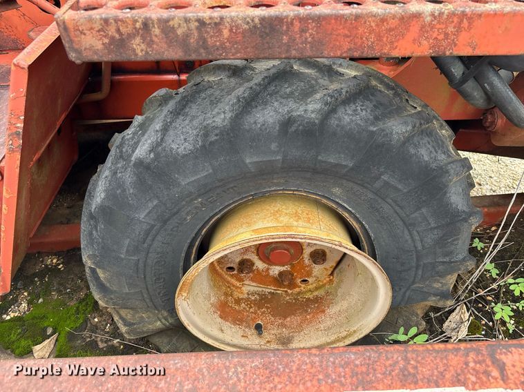 image for item EC3713 1986 Ditch Witch 3210DD trencher