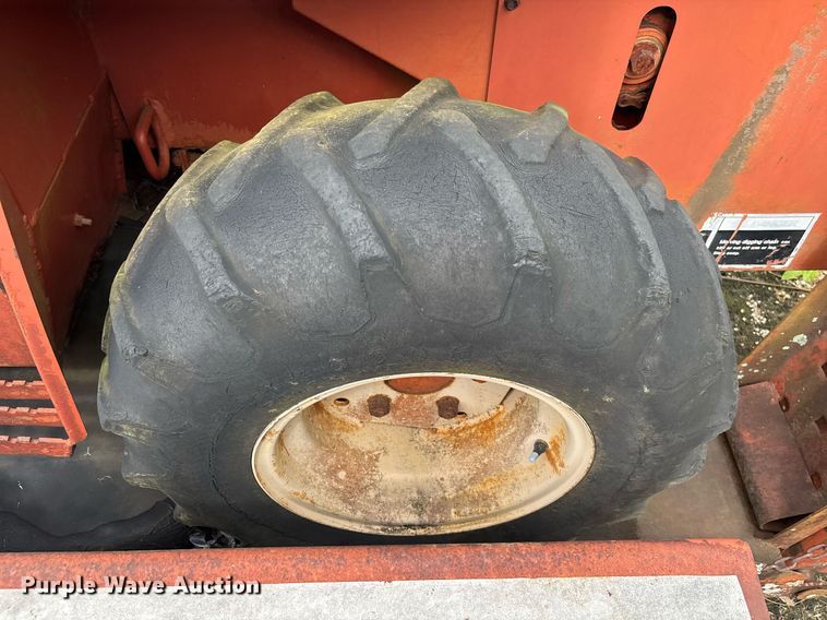 image for item EC3713 1986 Ditch Witch 3210DD trencher