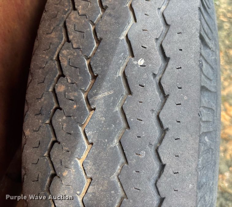 image for item EC3713 1986 Ditch Witch 3210DD trencher