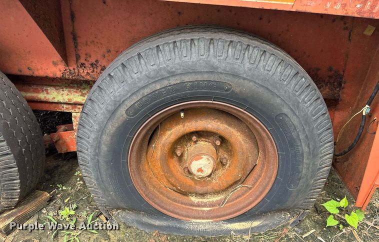 image for item EC3713 1986 Ditch Witch 3210DD trencher