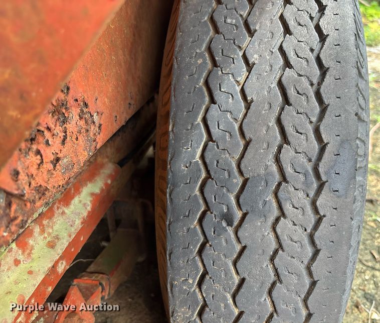 image for item EC3713 1986 Ditch Witch 3210DD trencher