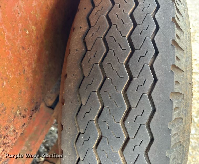 image for item EC3713 1986 Ditch Witch 3210DD trencher