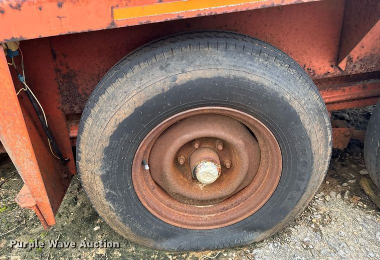 image for item EC3713 1986 Ditch Witch 3210DD trencher