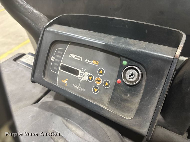 image for item EC3719 2015 Crown PE4500-60 pallet jack