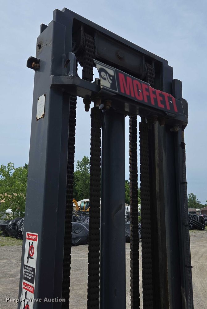image for item EC4297 2016 Moffett M8 55.4 forklift
