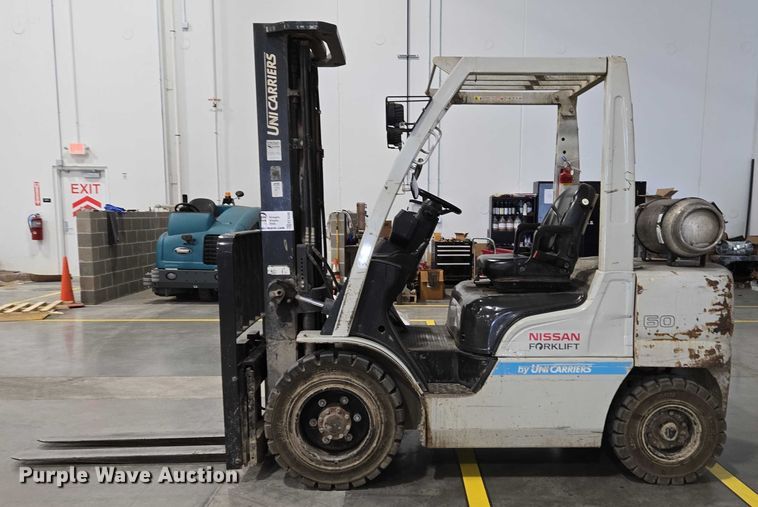 image for item EC4298 2015 Nissan PF30LP forklift