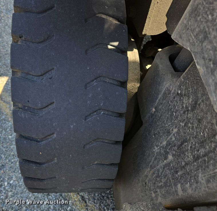 image for item EC4307 2019 Toyota 8FGU30 forklift