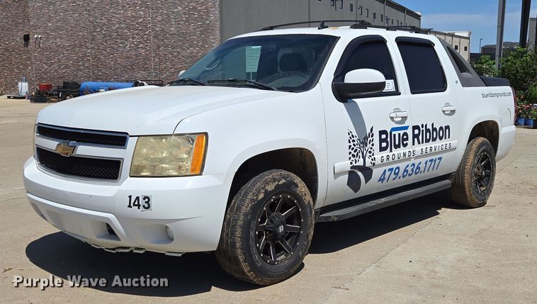 image for item ED2017 2007 Chevrolet Avalanche pickup truck
