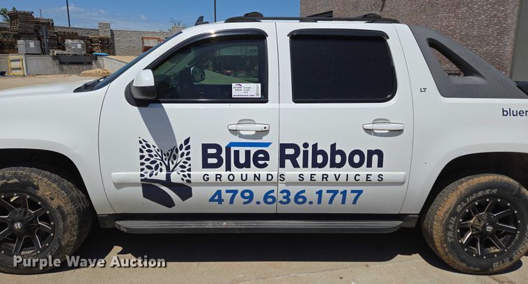 image for item ED2017 2007 Chevrolet Avalanche pickup truck