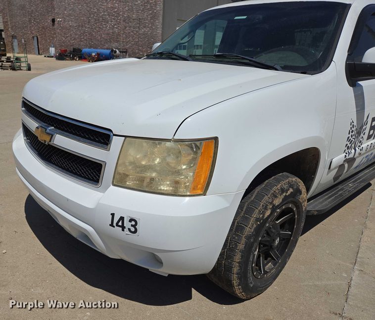 image for item ED2017 2007 Chevrolet Avalanche pickup truck