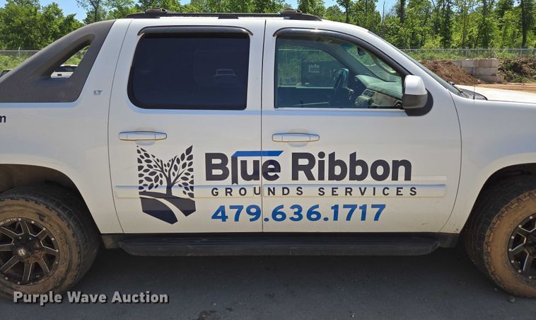 image for item ED2017 2007 Chevrolet Avalanche pickup truck