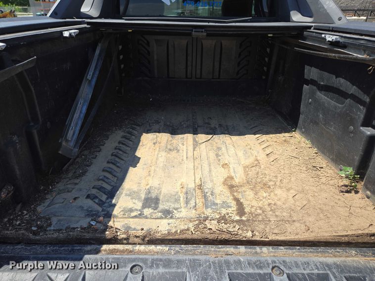 image for item ED2017 2007 Chevrolet Avalanche pickup truck