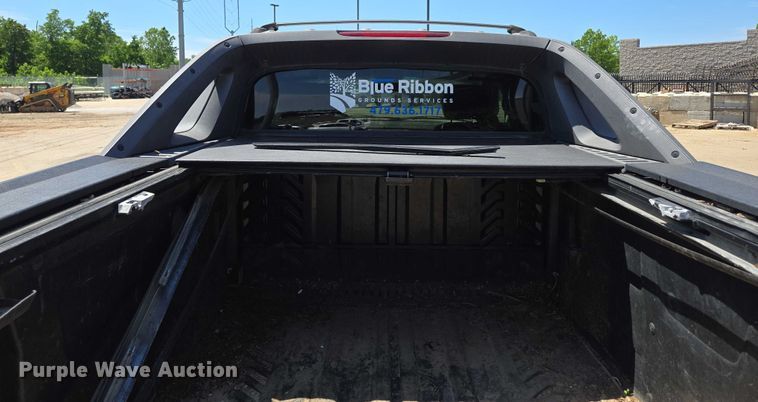 image for item ED2017 2007 Chevrolet Avalanche pickup truck