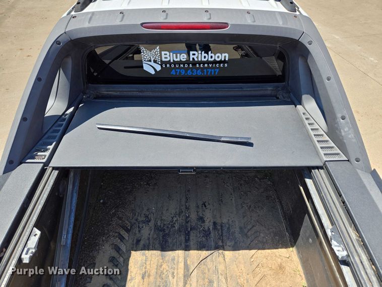 image for item ED2017 2007 Chevrolet Avalanche pickup truck