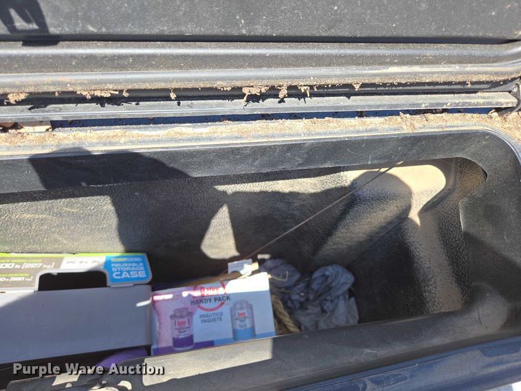 image for item ED2017 2007 Chevrolet Avalanche pickup truck