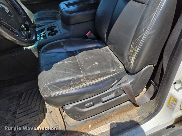 image for item ED2017 2007 Chevrolet Avalanche pickup truck