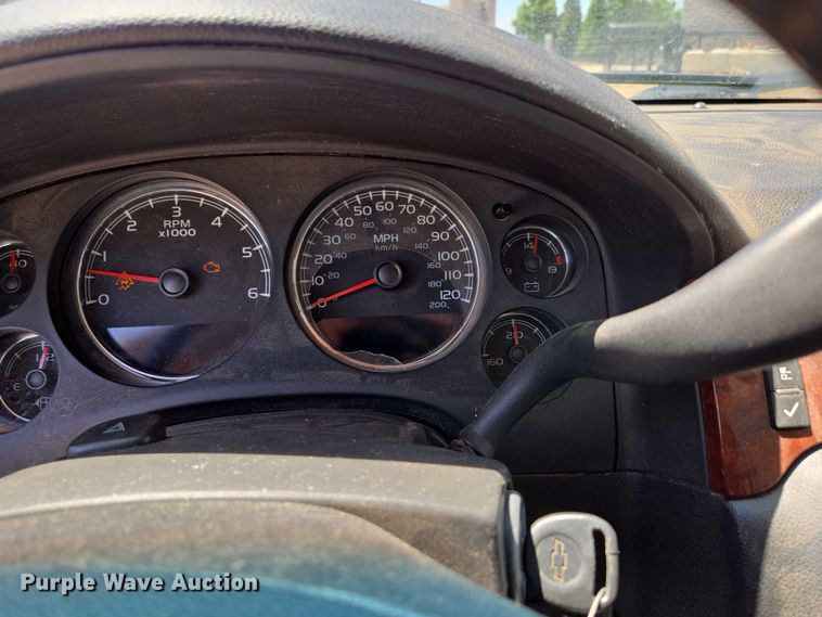 image for item ED2017 2007 Chevrolet Avalanche pickup truck