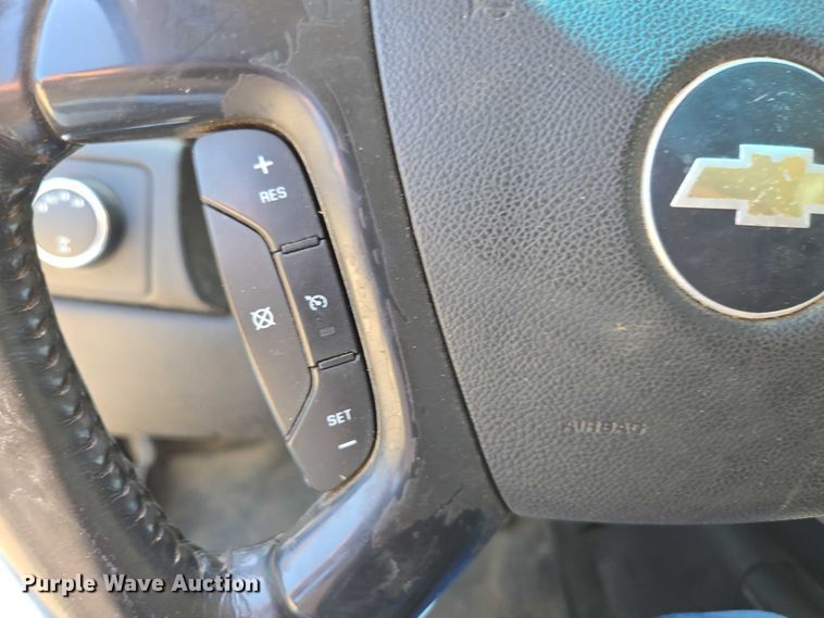 image for item ED2017 2007 Chevrolet Avalanche pickup truck