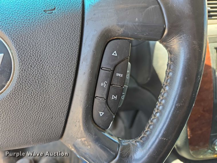 image for item ED2017 2007 Chevrolet Avalanche pickup truck