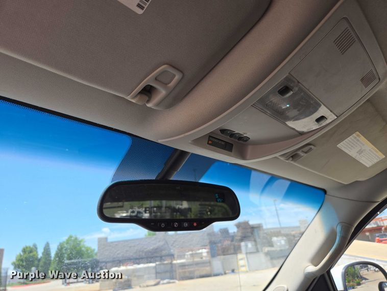 image for item ED2017 2007 Chevrolet Avalanche pickup truck