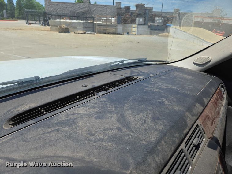 image for item ED2017 2007 Chevrolet Avalanche pickup truck