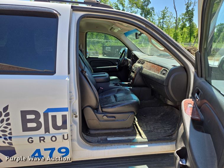 image for item ED2017 2007 Chevrolet Avalanche pickup truck