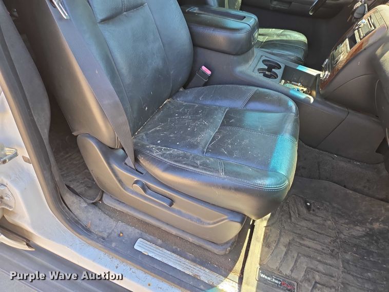 image for item ED2017 2007 Chevrolet Avalanche pickup truck