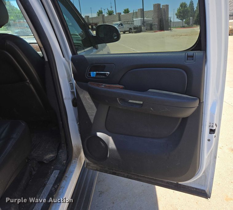 image for item ED2017 2007 Chevrolet Avalanche pickup truck