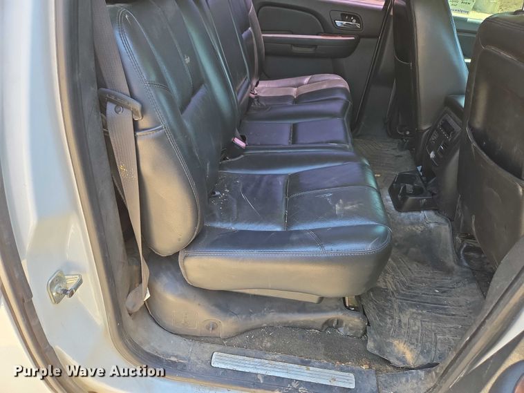 image for item ED2017 2007 Chevrolet Avalanche pickup truck