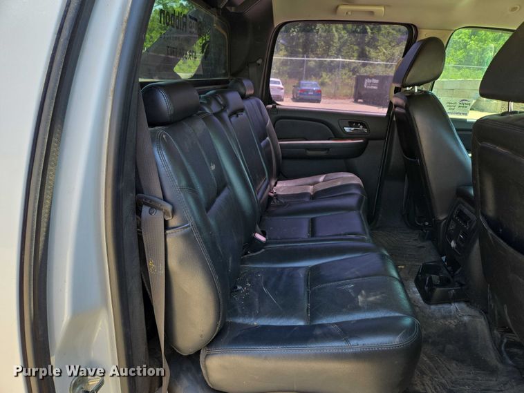 image for item ED2017 2007 Chevrolet Avalanche pickup truck