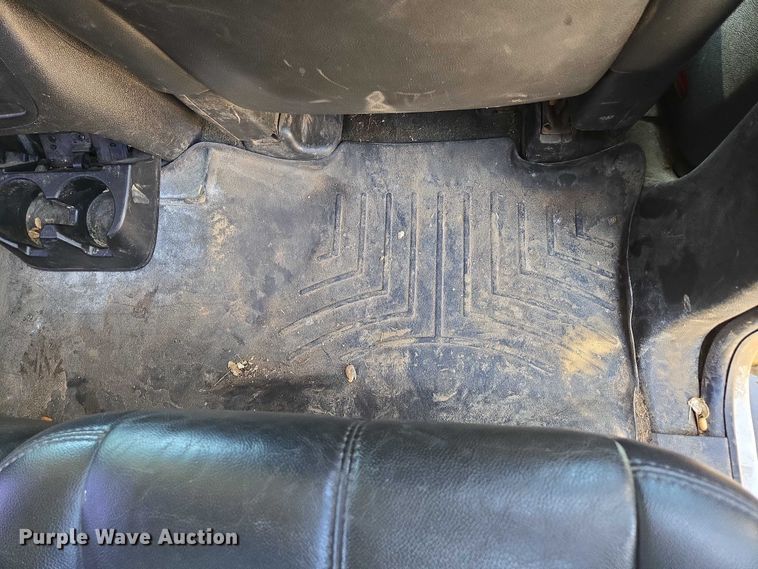 image for item ED2017 2007 Chevrolet Avalanche pickup truck