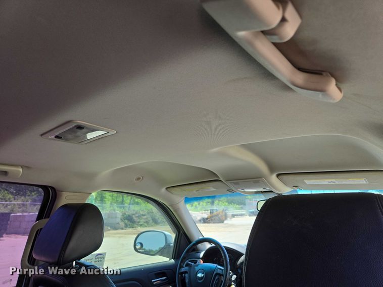 image for item ED2017 2007 Chevrolet Avalanche pickup truck