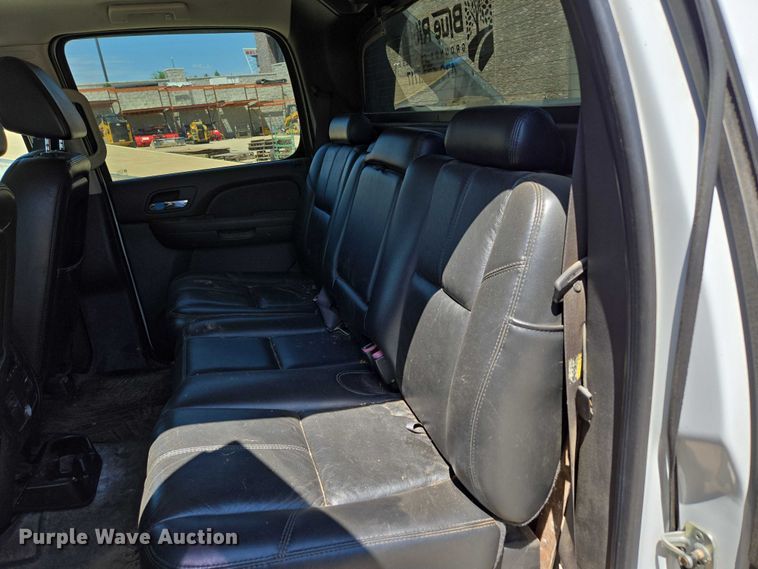 image for item ED2017 2007 Chevrolet Avalanche pickup truck