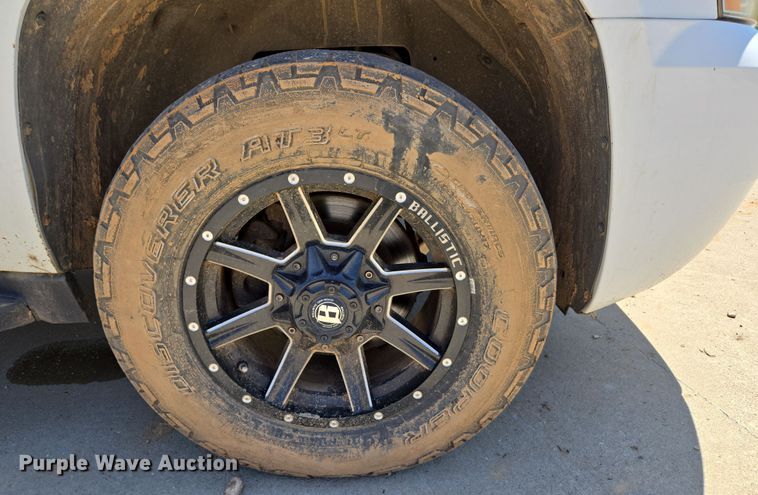 image for item ED2017 2007 Chevrolet Avalanche pickup truck