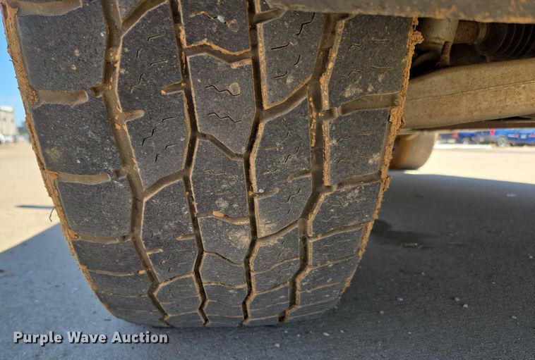 image for item ED2017 2007 Chevrolet Avalanche pickup truck