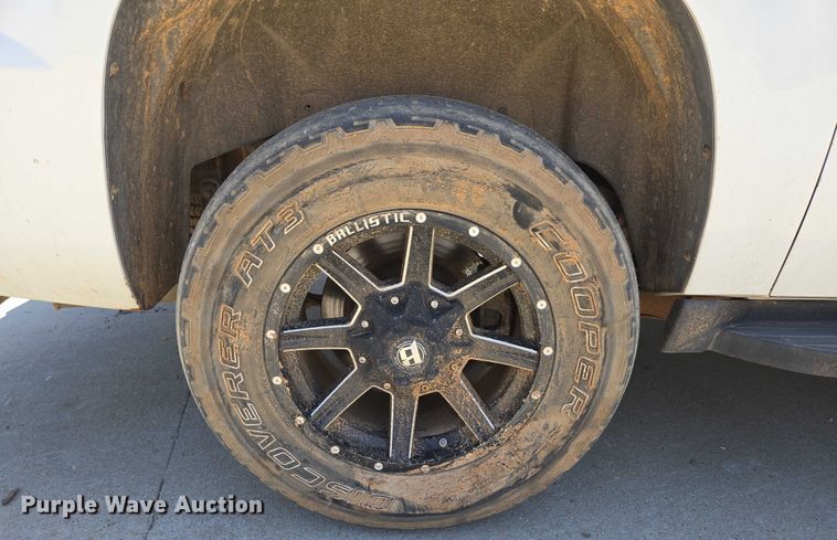 image for item ED2017 2007 Chevrolet Avalanche pickup truck