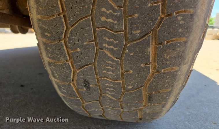 image for item ED2017 2007 Chevrolet Avalanche pickup truck