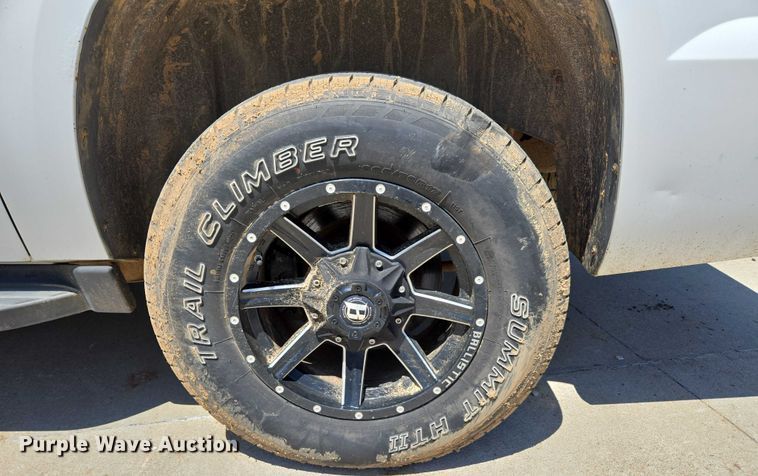 image for item ED2017 2007 Chevrolet Avalanche pickup truck