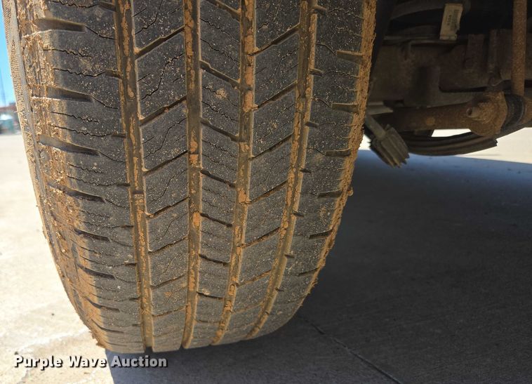 image for item ED2017 2007 Chevrolet Avalanche pickup truck