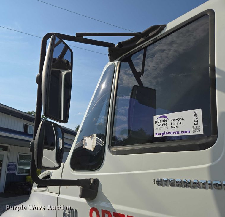 image for item ED2050 2007 International 4300 box truck