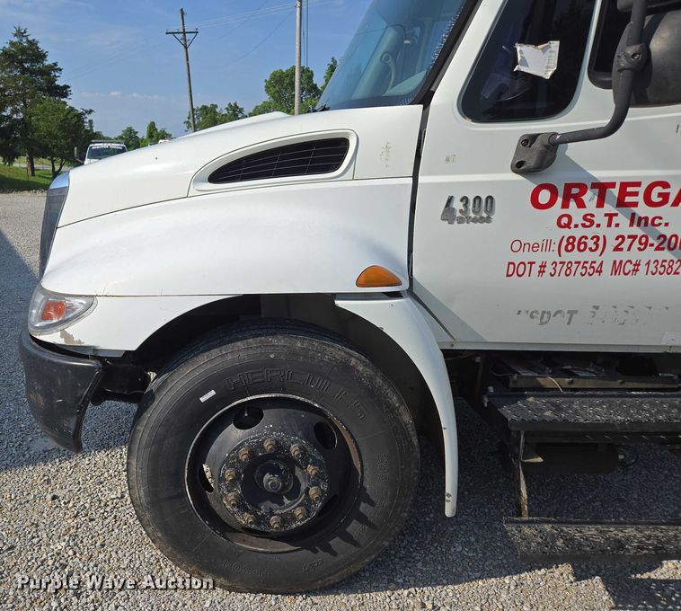 image for item ED2050 2007 International 4300 box truck