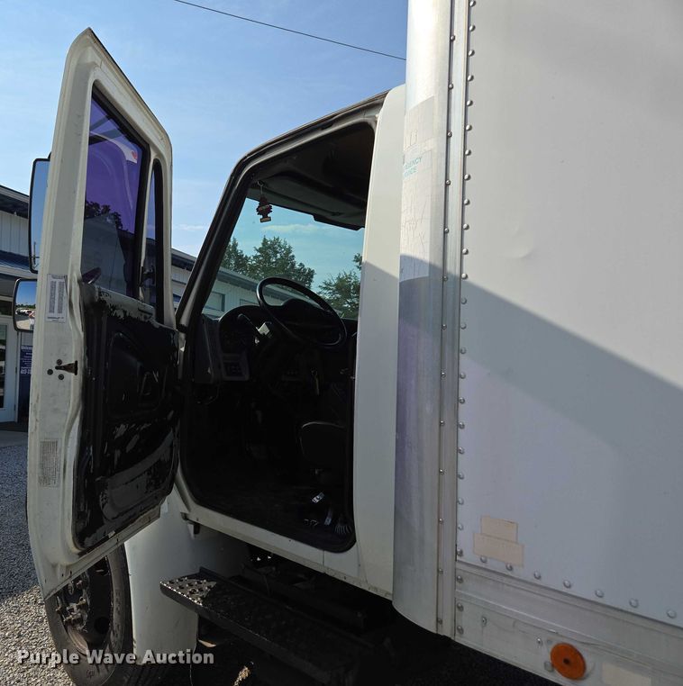 image for item ED2050 2007 International 4300 box truck