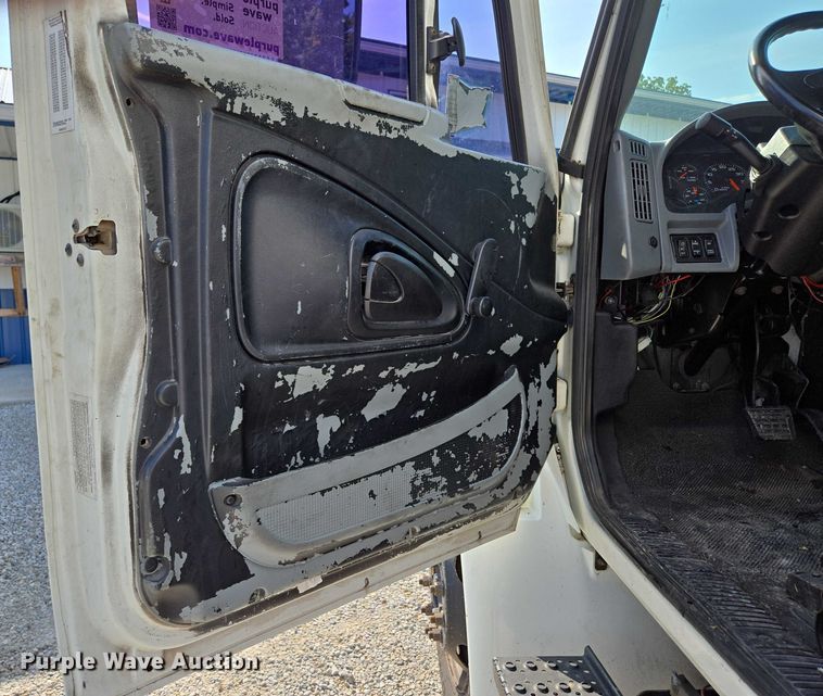 image for item ED2050 2007 International 4300 box truck