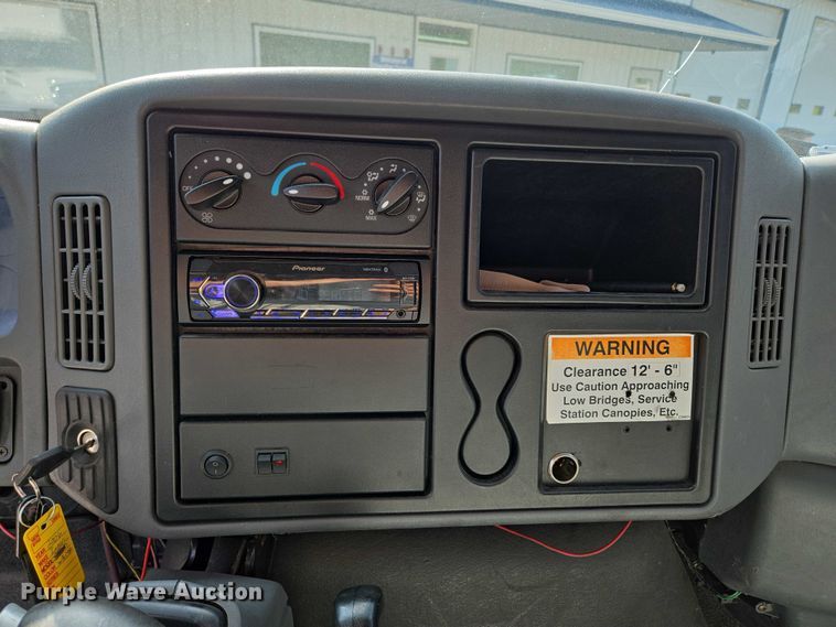 image for item ED2050 2007 International 4300 box truck