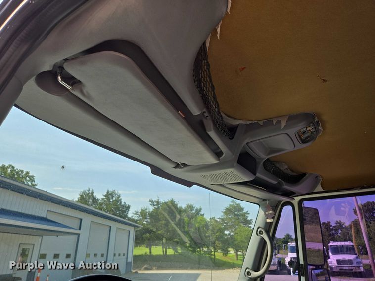 image for item ED2050 2007 International 4300 box truck