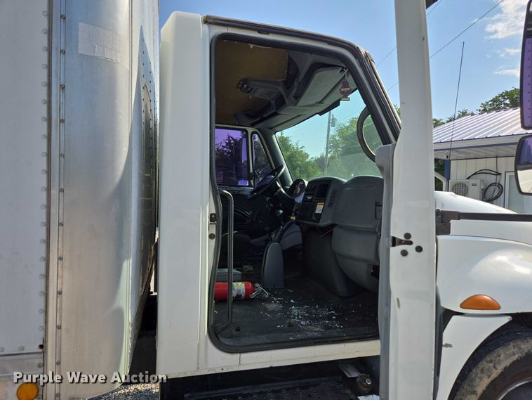 image for item ED2050 2007 International 4300 box truck