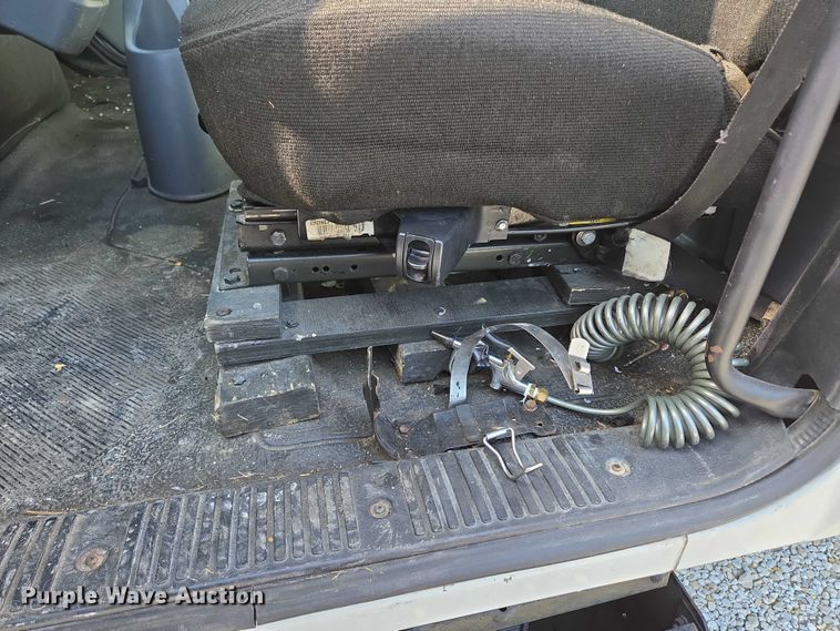 image for item ED2050 2007 International 4300 box truck