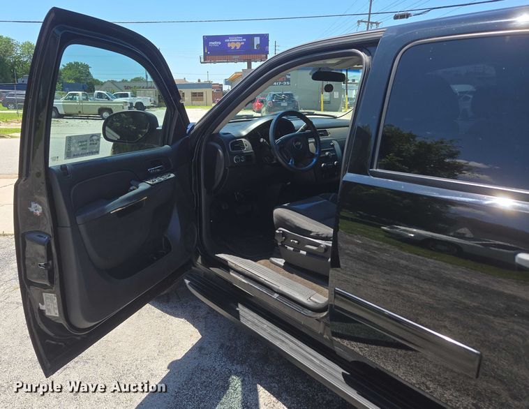 image for item ED2103 2011 Chevrolet Tahoe Police SUV