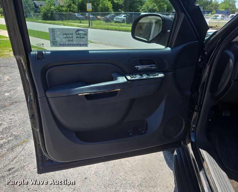 image for item ED2103 2011 Chevrolet Tahoe Police SUV