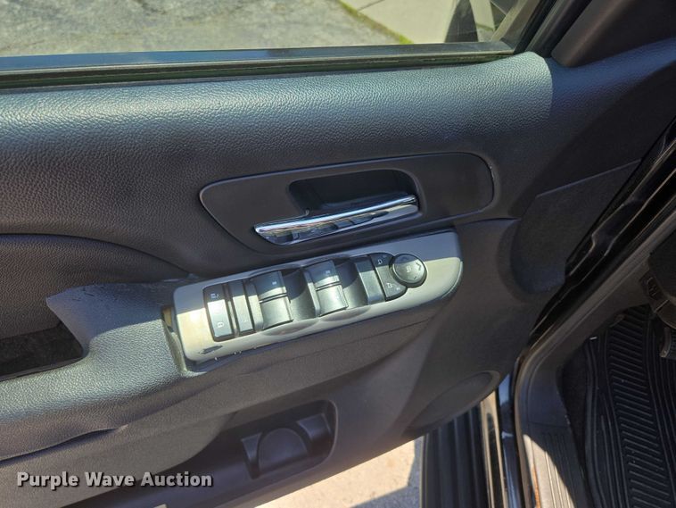 image for item ED2103 2011 Chevrolet Tahoe Police SUV